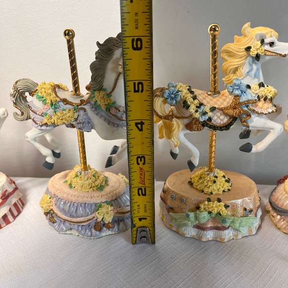Heritage House Carousel Horses. Collectible. Set of 4 - Picture 5 of 5